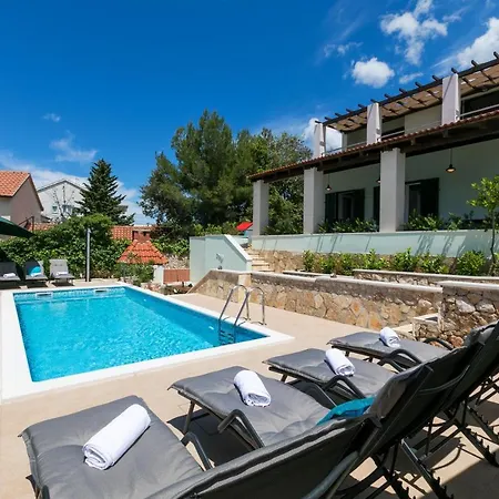 بيت للعطل Seaside Family Friendly House With A Swimming Pool Razanj, - 13738 *