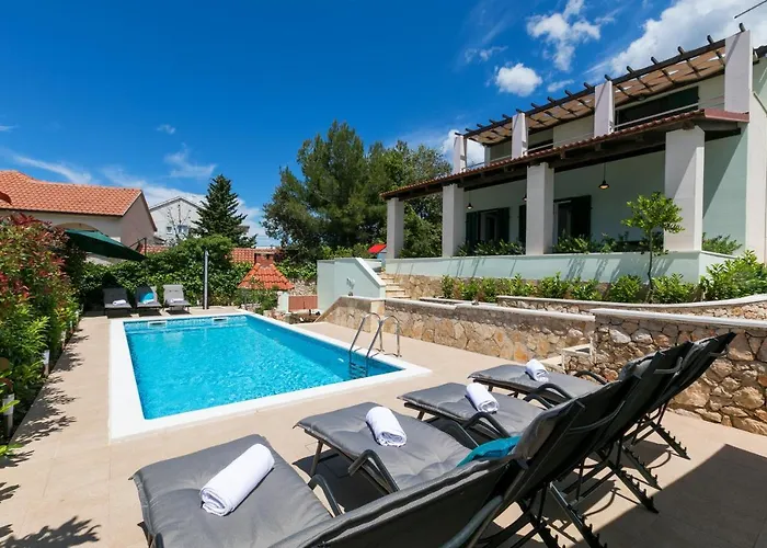 بيت للعطل Seaside Family Friendly House With A Swimming Pool Razanj, - 13738 *