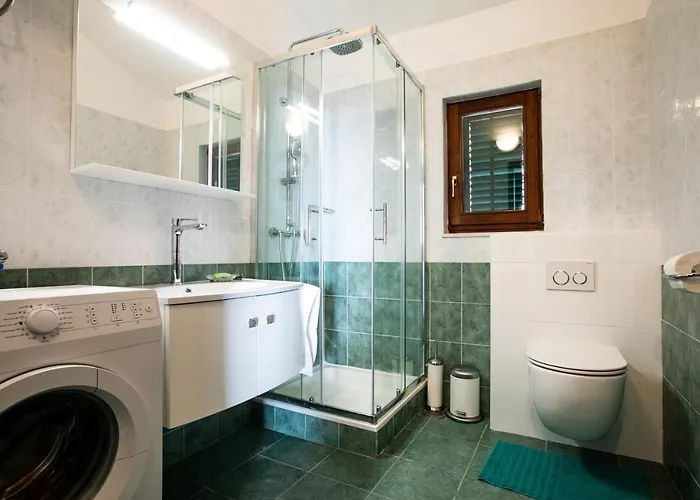 度假居 Seaside Family Friendly House With A Swimming Pool Razanj, - 13738 *