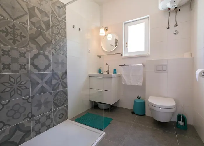 度假居 Seaside Family Friendly House With A Swimming Pool Razanj, - 13738